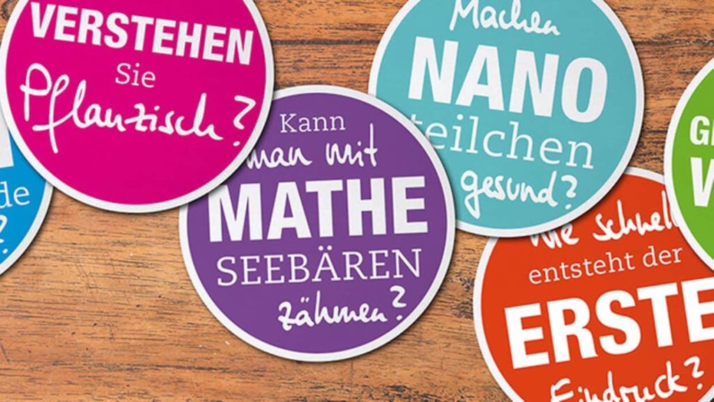 Die Vortragsreihe »Wissen vom Fass« wirbt mit lustigen Fragen auf Bierdeckeln, wie zum Beispiel: Kann man mit Mathe Seebären zähmen?